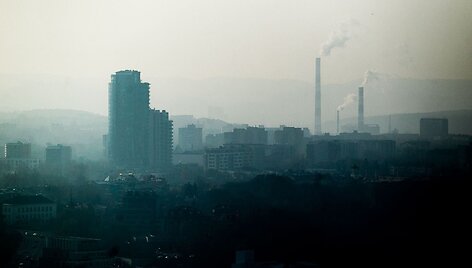 Vilnius paniręs į melsvą rūką