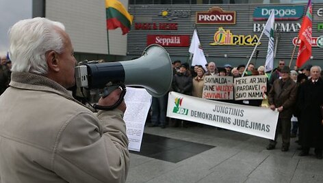  Kaip teigė protestuotojai, po pirmosios protesto akcijos lapkričio 4 dieną, i&scaron; mero Viliaus Navicko komentarų jiems tapo ai&scaron;ku, kad miesto valdžia neturi jokių argumentų, nėra atlikusi analizės, vertinimų, skaičiavimų dėl tokio privatizavimo privalumų ar galimų neigiamų pasekmių.