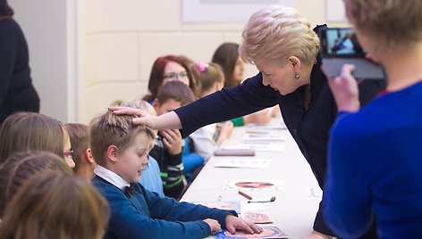 Prezidentė Dalia Grybauskaitė lankėsi „Knygų Kalėdų“ kūrybinėse dirbtuvėse