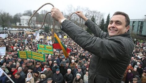 Gruodžio 10 d. prie Vilniaus Sporto rūmų įvyko protesto mitingas. Mitingą organizavo Lietuvos pagyvenusių žmonių asociacija, prie jo prisidėjo ir Pensininkų partija.