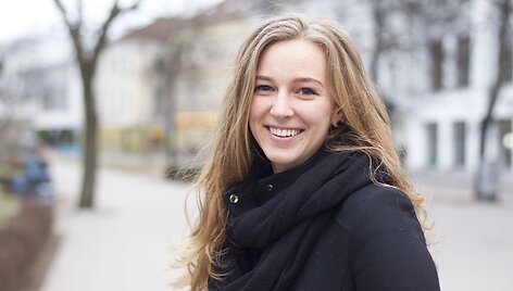 Trečios kartos Amerikos lietuvė, 22 metų Kendra Kir&scaron;onis, gimė ir augo Los Andžele, saulėtoje Kalifornijoje. 
