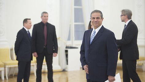 Prezidentė Dalia Grybauskaitė priėmė Izraelio ambasadoriaus Amiro Maimono skiriamuosius ra&scaron;tus.