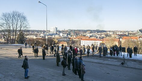 Visuomenės sueiga Tautos namų idėjai ir jos simbolinėms asmenybėms paminėti ant Tauro kalno.