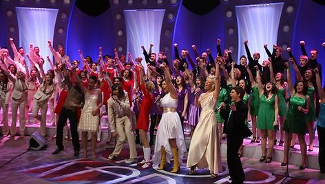 Garsūs dainininkai, surinkę savo chorus, varžysis dėl geriausio vardo.