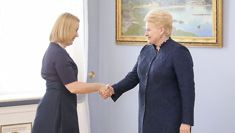 Dalia Grybauskaitė įteikė skiriamuosius raštus Jovitai Neliupšienei