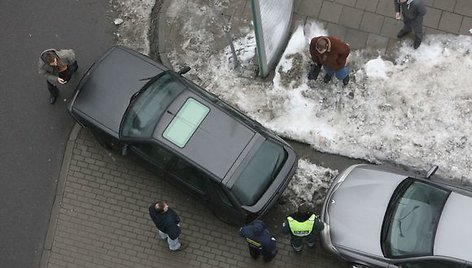 Automobilis su stoglangiu, sukėlęs ilgą diskusiją, kurios dalyviai taip ir nieko nesusitarė.