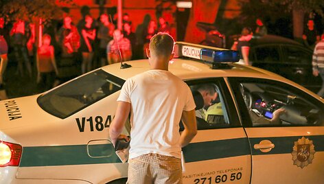 Rinktinės gatvėje BMW apgadino kelis automobilius