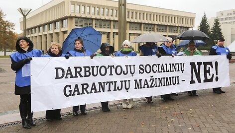 Lietuvos profesinių sąjungų konfederacijos piketas prie&scaron; skubotą socialinio modelio projekto priėmimą