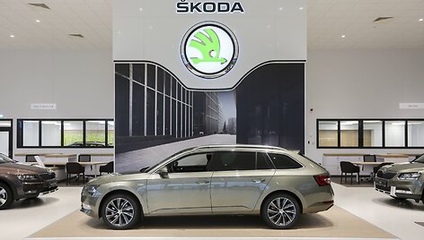 Naujasis &bdquo;&Scaron;koda&ldquo; automobilių pardavimo salonas