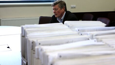 Į VRK grįžo apie 6,7 tūkstančio i&scaron; 10 tūkstančių para&scaron;ų rinkimo lapų.