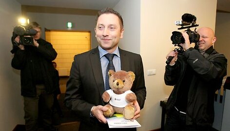 Akcijos organizatoriai prezidentūros kanceliarijoje įteikė 14,5 tūkst. para&scaron;ų.