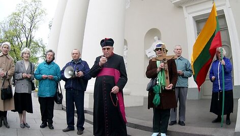 Tikintieji meldėsi, kad Lietuva nepražūtų dėl gėjų.