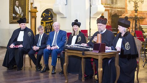 &Scaron;v. Jonų bažnyčioje Vilniaus universiteto garbės daktaro vardai suteikti diplomatui ir profesoriui