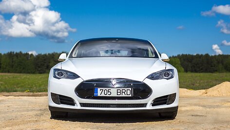 Tesla Model S 70 D