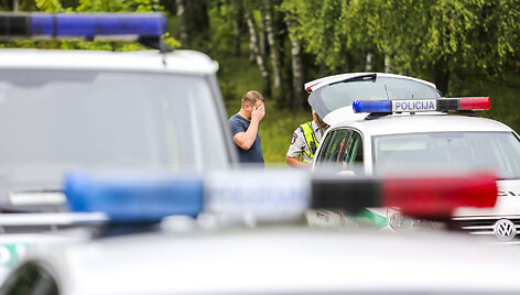 Rytinis reidas Vilniuje: ma&scaron;iną palikęs vairuotojas spruko nuo pareigūnų