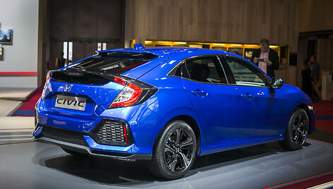 De&scaron;imtos kartos &bdquo;Honda Civic&ldquo; debiutas Paryžiaus automobilių parodoje