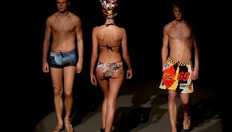 Aleksandro Pogrebnojaus ir Vidos Simanavičiūtės kolekcijos &bdquo;Pavasaris&ndash;Vasara 2011&ldquo; pristatymo akimirka