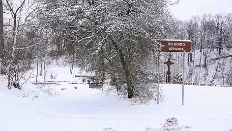 Pėsčiųjų tiltas per Vilnios užtvanką Belmonte.