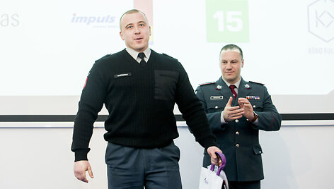 Sostinėje apdovanoti korupcijai atspariausi policijos pareigūnais 