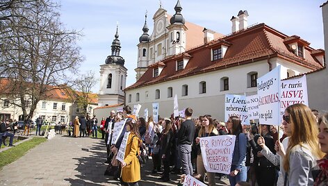 Lietuvos edukologijos universiteto studentai suorganizavo piketą. 