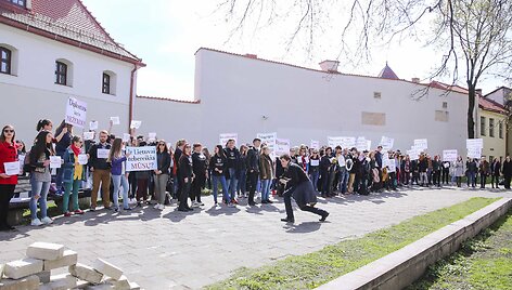 Lietuvos edukologijos universiteto studentai suorganizavo piketą. 