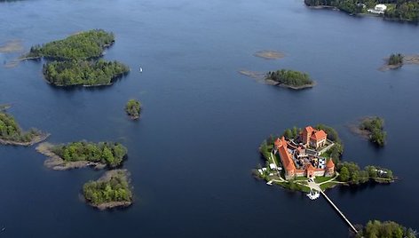 Vos 30 kilometrų nuo Vilniaus, tačiau kraštovaizdis – visai kitas. Gal dėl to Trakai tapo viena mėgstamiausių poilsio ir turistų traukos vietų. 