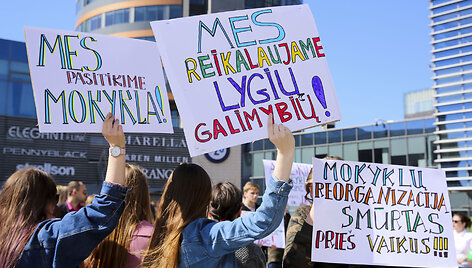 Protesto akcija dėl mokyklų reorganizavimo