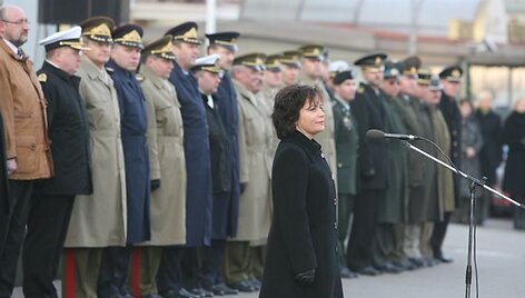 Juozas Olekas perdavė kra&scaron;to apsaugos ministro postą Rasai Juknevičieniai
