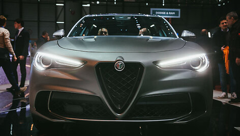 &bdquo;Alfa Romeo&ldquo; Ženevoje pademonstravo, kaip atrodo &bdquo;piktesni&ldquo; &bdquo;Stelvio&ldquo; ir &bdquo;Giulia&ldquo; modeliai