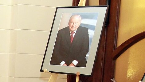 Atsisveikinimas su B.Lubiu Mokslų akademijos didžiojoje salėje.