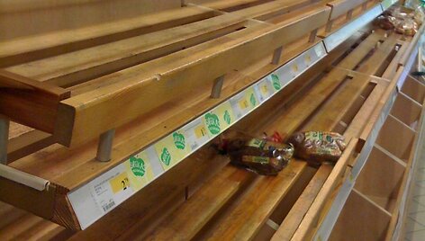 Tu&scaron;čios parduotuvių lentynos