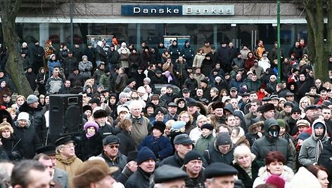 Neoficialiais duomenimis, į protesto akciją susirinko apie 4 tūkstančius žmonių.