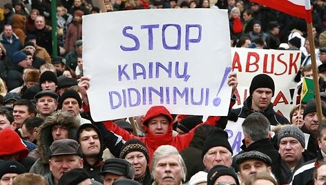 Neoficialiais duomenimis, į protesto akciją susirinko apie 4 tūkstančius žmonių.