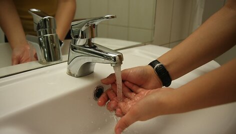 Specialistai teigia, kad gerti vandenį i&scaron; čiaupo &ndash; nepavojinga. 