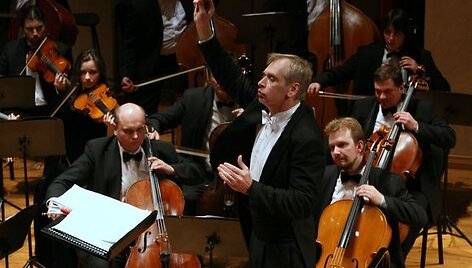 Lietuvos valstybinis simfoninis orkestras, kuriam jau dvide&scaron;imt metų vadovauja maestro G.Rinkevičius. 