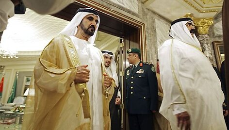 Dubajaus &scaron;eicho Mohammedo bin Rashido Al Maktoumo (kairėje) turtai sumažėjo labiausiai.