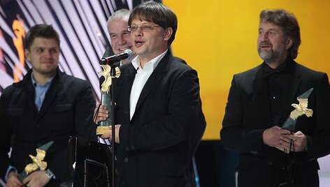 Valerijus Todorovskis su aktoriais atsiima apdovanojimą