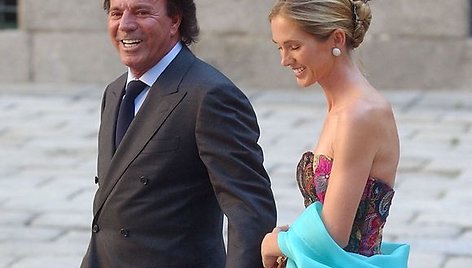 Julio Iglesias su ilgamete drauge