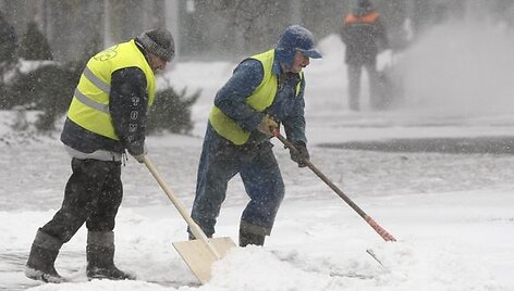 Sniegas kelia daug rūpesčių kelininkams Lenkijoje