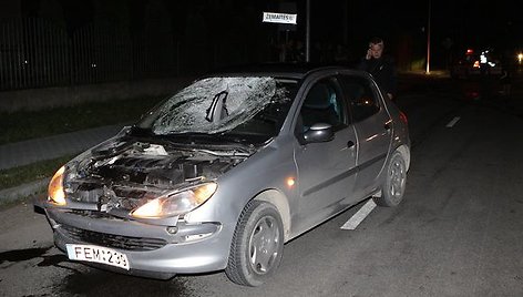 Automobilis, kuriuo buvo partrenktas pėsčiasis