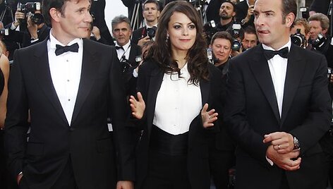 Michelis Hazanavicius (kairėje) su Jean Dujardin (de&scaron;inėje) ir Berenice Bejo (centre)