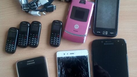 Per kratą aptikti draudžiami daiktai