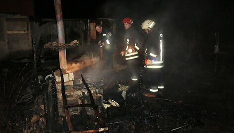Sodų bendrijoje &bdquo;Dituva&ldquo; sudegė sodo namelis, žuvo žmogus.