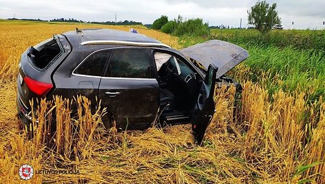 „Audi Q5“ avarijos vietoje