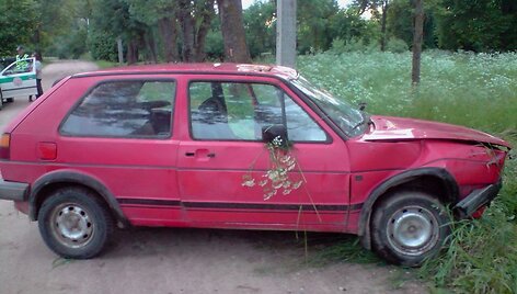 Įvykio vietoje: golfas po avarijos
