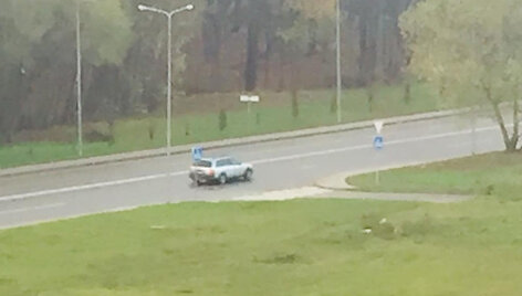 Sulaikytas automobilis su kontrabanda