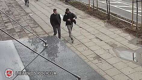Užfiksuoti jauni vyrai