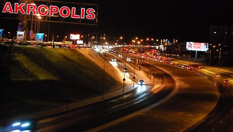 &bdquo;Akropolio&ldquo; parduotuvės &bdquo;Maxima&ldquo; apgultis, daug pirkėjų liko už durų, laimingieji tempia pirkinius.