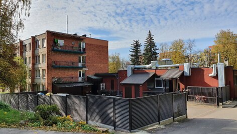 Daugiabutis &Scaron;iltnamių g. 38, Vilniuje, priblokuotas prie kavinės &bdquo;Žibutė&ldquo;.