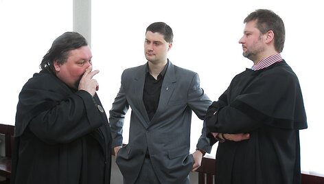 Vytenis &Scaron;lenys su advokatais teisme